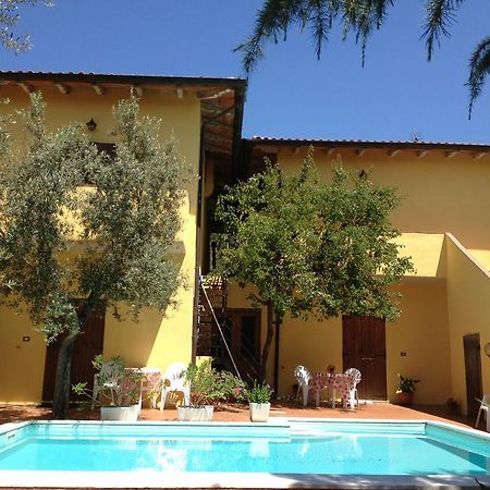 Il Porto Aparthotel Tuoro sul Trasimeno Kültér fotó
