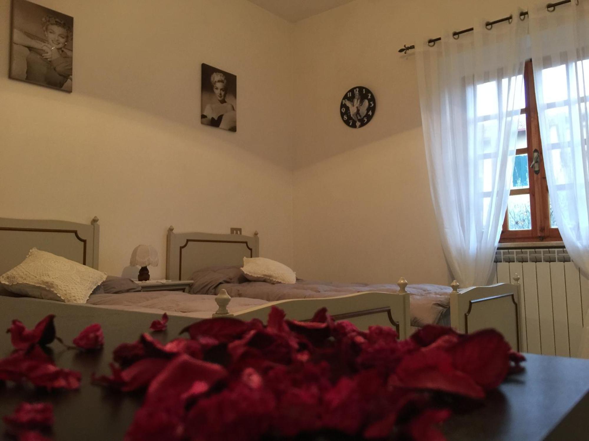 Il Porto Aparthotel Tuoro sul Trasimeno Szoba fotó