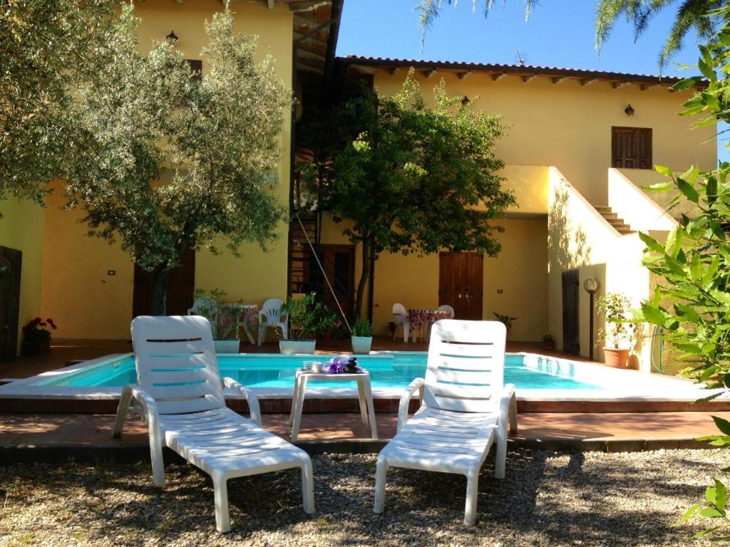 Il Porto Aparthotel Tuoro sul Trasimeno Kültér fotó