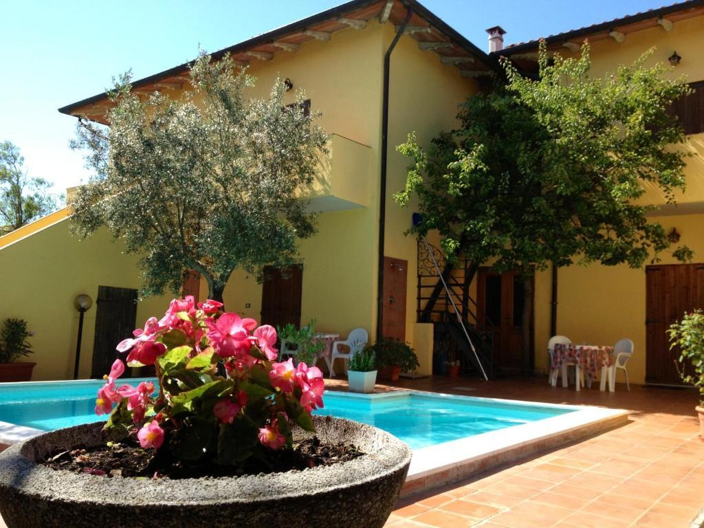 Il Porto Aparthotel Tuoro sul Trasimeno Kültér fotó