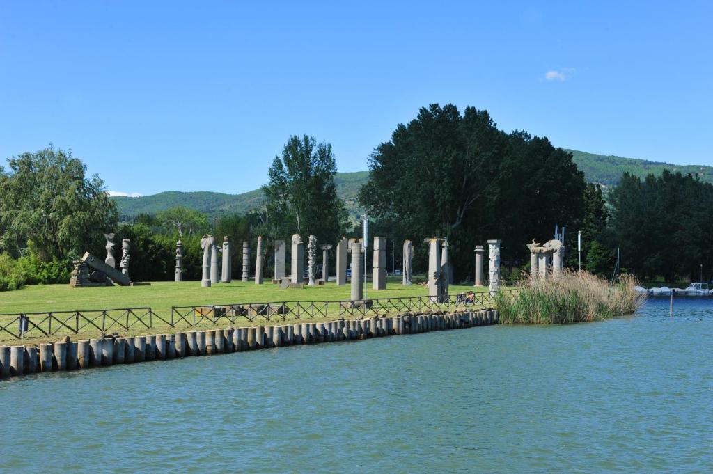 Il Porto Aparthotel Tuoro sul Trasimeno Kültér fotó